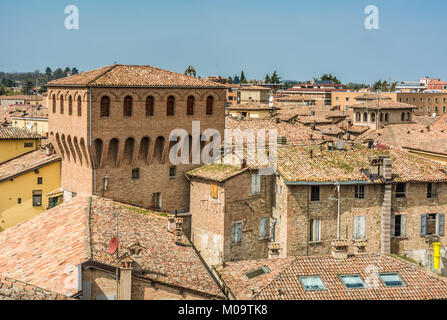 Castelvetro di Modena, Italien. Blick auf die Stadt. Castelvetro hat ein malerisches Aussehen, mit einem Profil durch die Entstehung von Türmen charakterisiert und Stockfoto