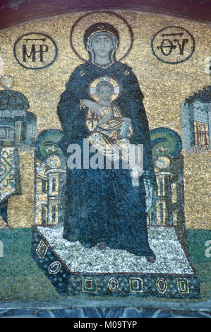 Byzantinisches Mosaik der Jungfrau Maria und Jesuskind in der Hagia Sophia Kirche Museum, Sultanahmet, Istanbul, Türkei Stockfoto