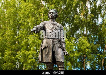 Statue des russischen Zaren Peter dem Großen im Petrozavosk, Russland. Stockfoto