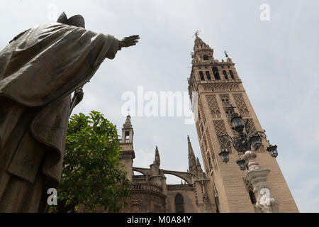 Sevilla, Andalusien, Spanien. Die Giralda. Der Glockenturm der Kathedrale von Sevilla. Stockfoto