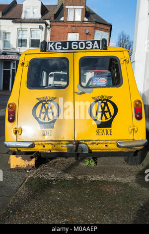 Gelbe Automobile Association Mini Road Service Van Stockfoto