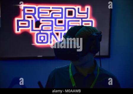 Ready Player ein Zeichen bei HTC Vive Virtuelle Realität (VR) Demo auf der CES 2018, Las Vegas, USA Stockfoto