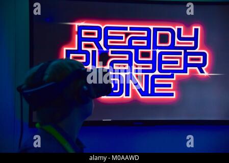 Ready Player ein Zeichen bei HTC Vive Virtuelle Realität (VR) Demo auf der CES 2018, Las Vegas, USA Stockfoto