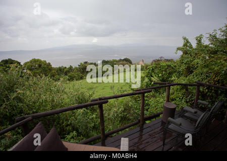 Mit Blick auf den Ngorongoro Krater von der Felge Stockfoto