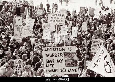 "Recht auf Leben" Demonstration an das Weiße Haus und das Kapitol in Washington, D.C. am 23. Januar 1978, Kennzeichnung, die fünf Jahre seit der Oberste Gerichtshof 1973 Roe vs Wade Entscheidung für den Mord an ungeborenen Babys durch Abtreibung. Stockfoto