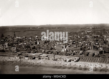 Blick auf die Stadt in Richtung Pyramids, Kairo, Ägypten, 1880 C. Stockfoto