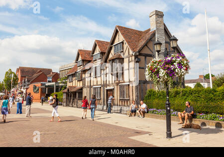 STRATFORD-upon-Avon, ENGLAND - August 9, 2012: Shakespeare's Geburtsort ist ein aus dem 16. Jahrhundert Fachwerkhaus in Stratford-upon-Avon gelegen. Stockfoto