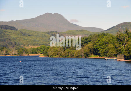 Die Schottischen Berge Munro Ben Lomond und Loch Ard in den schottischen Highlands, Großbritannien. Stockfoto