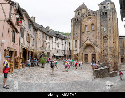 Conques ist ein Grand Site de France beschriftet. Im Herzen des Lot Tals und ist die wichtigste Etappe auf dem Pilgerweg nach Santiago. d Stockfoto