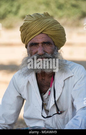 Die bunten Turbanen von Rajasthan, Indien Stockfoto