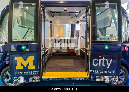 Detroit, Michigan - Eine kleine fahrerlose Electric Bus, das Studenten der Universität von Michigan, die auf der North American International Stockfoto