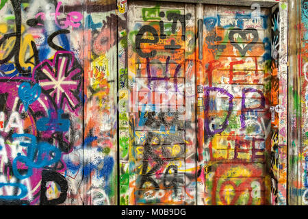 Graffiti über der John Lennon-Mauer in Prag, Tschechische Republik Stockfoto