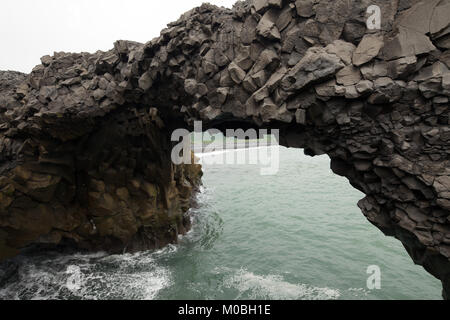 Basaltsäulen in der Nähe von Vik, Island. Stockfoto