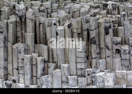 Basaltsäulen in der Nähe von Vik, Island. Stockfoto