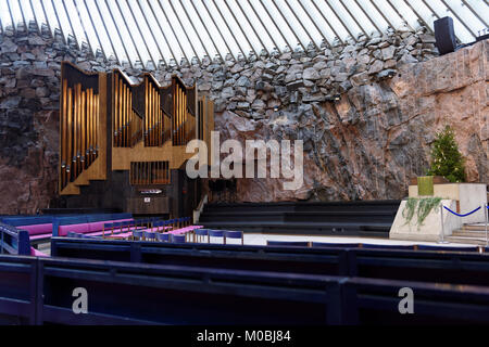 Helsinki, Finnland - 26. November 2016: Einrichtung von Temppeliaukio Kirche auch als Kirche der Rock bekannt. Diese lutherische Kirche wurde von Bruder konzipiert Stockfoto