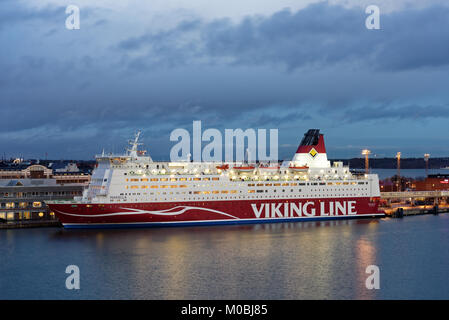 Helsinki, Finnland - 26 November, 2016: Cruiseferry Mariella von Viking Line Firma zur Abfahrt bereit zu Stockholm. 1985 erbaut, verfügt das Schiff über die passenge Stockfoto