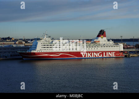 Helsinki, Finnland - 28. November 2016: Cruiseferry Mariella von Viking Line Firma zur Abfahrt bereit zu Stockholm. 1985 erbaut, verfügt das Schiff über die passenge Stockfoto