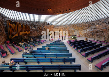 Helsinki, Finnland - 26. November 2016: Einrichtung von Temppeliaukio Kirche auch als Kirche der Rock bekannt. Diese lutherische Kirche wurde von Bruder konzipiert Stockfoto