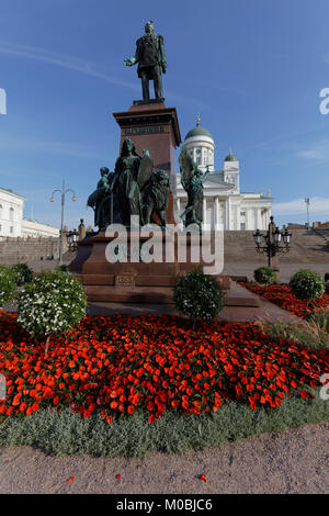 Helsinki, Finnland - 21 August 2016: Statue der Russische Kaiser Alexander II am Senatsplatz. Die Statue, die in 1894 errichtet, wurde gebaut Hi zu gedenken. Stockfoto