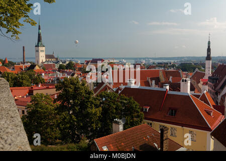 Tallinn, Estland - 20. August 2016: stadtbild der Altstadt. Die Altstadt ist eine der am besten erhaltenen mittelalterlichen Städte in Europa und ist als Stockfoto