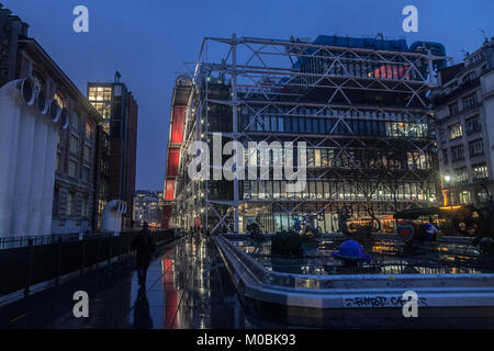 PARIS, FRANCE - DECEMBER 20, 2017:  Centre Pompidou at night. located in beaubourg District, it is the biggest modern art museum in Europe and a major Stockfoto