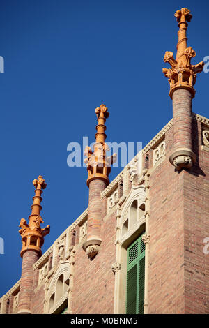 Barcelona, Spanien - 9. Januar 2013: dekorative Details eines der Gebäude des Hospital de la Santa Creu i Sant Pau. Zwischen 1901 und 1930 errichtet von Stockfoto