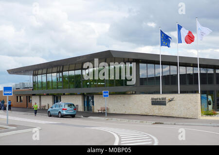 Brive Flughafen Brive-la-Gaillarde, Frankreich - 8 September, 2013: Bau der Dordogne Tal Flughafen in der Nähe von Brive-la-Gaillarde, 13 km südlich von Brive-la-Gaillarde, Frankreich. Stockfoto