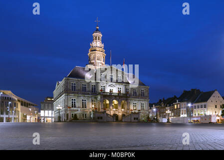 Maastricht, Niederlande - 7 September, 2013: Rathaus auf dem Marktplatz in Maastricht, Niederlande, am 7. September 2013. Das Gebäude wurde Stockfoto