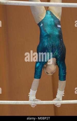 Kiew, Ukraine - 31. März 2013: Aliya Mustafina Russlands führt Übung am Stufenbarren beim Internationalen Turnier in der künstlerischen Gymnastik Stel Stockfoto