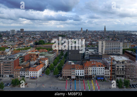 Antwerpen, Belgien - 23. Juni 2013: Stadtbild von Museum aan de Stroom Boulevard gesehen. Das Museum am Fluss wurde im Mai 2011 eröffnet und ist der Larg Stockfoto