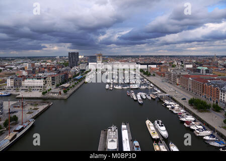 Antwerpen, Belgien - 23. Juni 2013: Stadtbild von Museum aan de Stroom Boulevard gesehen. Das Museum am Fluss wurde im Mai 2011 eröffnet und ist der Larg Stockfoto