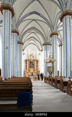 Bonn, Deutschland - 30. Juni 2013: Menschen im Namen Jesu Kirche. In 1686-1717 in der Jesuiten im gotischen Stil erbaute Kirche wurde während des zweiten Weltkriegs, Rest beschädigt Stockfoto