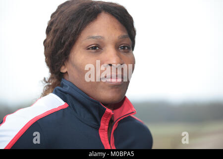KHARKOV, UKRAINE - 20. April: Serena Williams Sprechen während der Fed Cup Riegel zwischen den USA und der Ukraine im Superior Golf & Spa Resort, Kharkov, Ukraine zu drücken Stockfoto