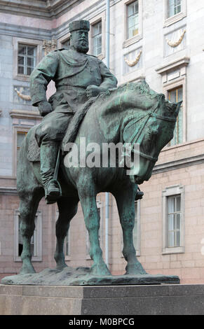 St. Petersburg, Russland - 10. Mai 2012: Denkmal für Alexander III. Vor das Marmorpalais. Das Denkmal für Imperial Gründer der großen Sibirischen Stockfoto