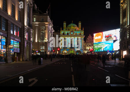 LONDON, UK - 18. JANUAR 2018: Lumiere London, Camille Brutto- und Leslie Epsztein Lichtshow "Reise" auf Hotel Cafe Royal Piccadilly Circus projiziert wird Stockfoto