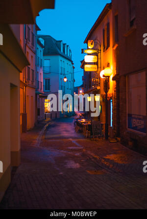 Historische Straßen von Echternach mit Nachtlicht, Luxemburg Stockfoto