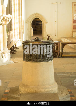 Dorchester Abbey, Dorchester auf Themse, Oxfordshire. Führen Norman font Stockfoto