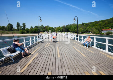 Holz- Pier auf der Ostsee in Orlowo Bezirk der Stadt Gdynia in Polen, Pommern, Europa. Stockfoto