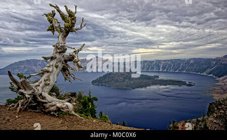 Dramatischen Blick auf Wizard Island Crater Lake Oregon. Stockfoto