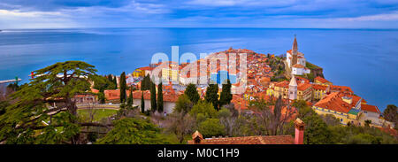 Idyllischen Küstenort Piran an Adria Antenne Panoramaaussicht, Slowenien Stockfoto