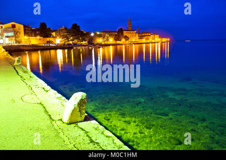 Stadt Porec Küste am Abend ansehen, UNESCO Sehenswürdigkeiten in Istrien, Kroatien Stockfoto