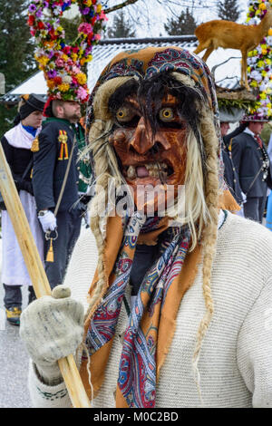 Bad Hofgastein: Perchtenlauf (percht Perchten Maske Prozession): Hexe (Hexe), Pongau, Salzburg, Österreich Stockfoto