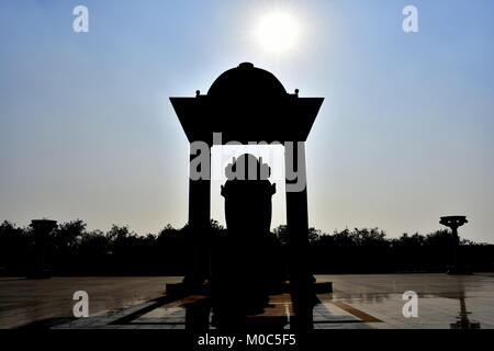 Statue von Lord Budhha im Schatten Stockfoto