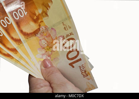 Frau mit einem Bündel von Israelischer neuer Schekel Banknoten in den Händen. Stockfoto