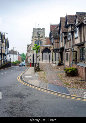 Warwick, Warwickshire, Großbritannien - Mai 13, 2006: Lord Leycester Hospital in Warwick neben dem West Gate auf der High Street Stockfoto