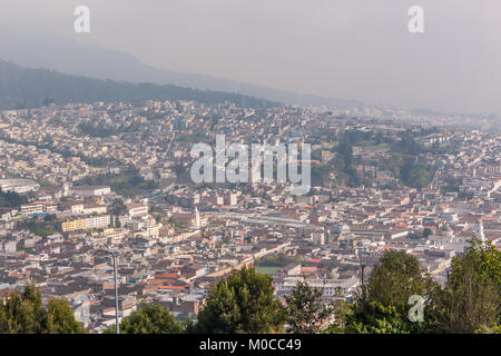 Blick auf die Stadt von El Panecillo, Quito, Ecuador. Stockfoto