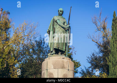 Statue von Afonso I. von Portugal, als "der Eroberer" vor der Palast der Herzöge von Braganza bekannt in Guimaraes Stadt in der Provinz Minho, Portugal Stockfoto