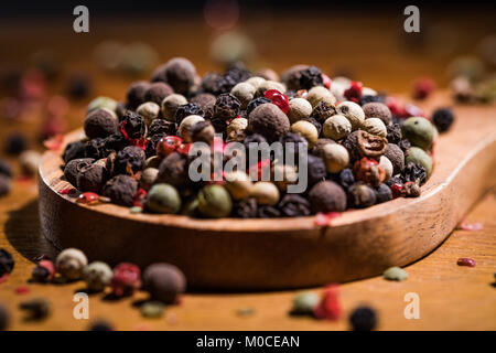 Gemischte Pfefferkörner. Dry Mix pfefferkörner Nahaufnahme Stockfoto