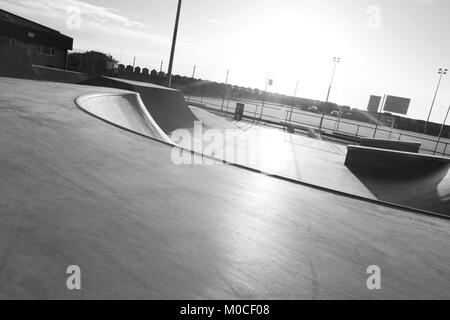 Öffentlichen Skatepark in Harwich, Essex. Für Fahrräder, Motorroller und saketboards. Beton. Stockfoto