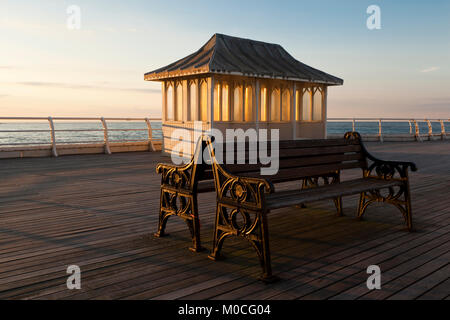 Geschützte Plätze auf Cromer Pier, Norfolk, Großbritannien Stockfoto
